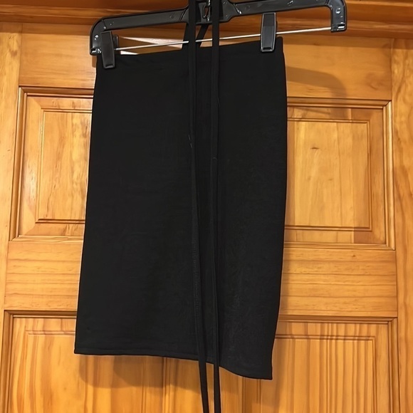 𝅺Nasty Gal Black Tube Top Woman’s Size 2 Shirt - Picture 3 of 5